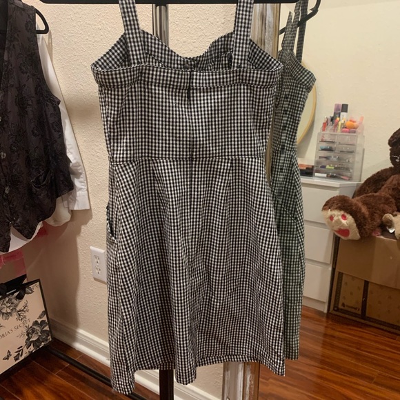 Black and white dress with buttons - Picture 2 of 2